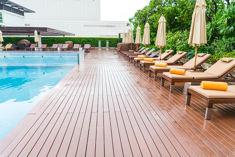 Which-Outdoor-Flooring-Option-should-be-chosen-for-Dubais-Heat